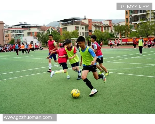 儿童足球明星装扮图展示小球员们的梦想与激情让孩子们在绿茵场上尽情挥洒青春